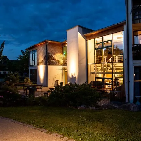 奥帕布莱克酒店 欧斯塔德